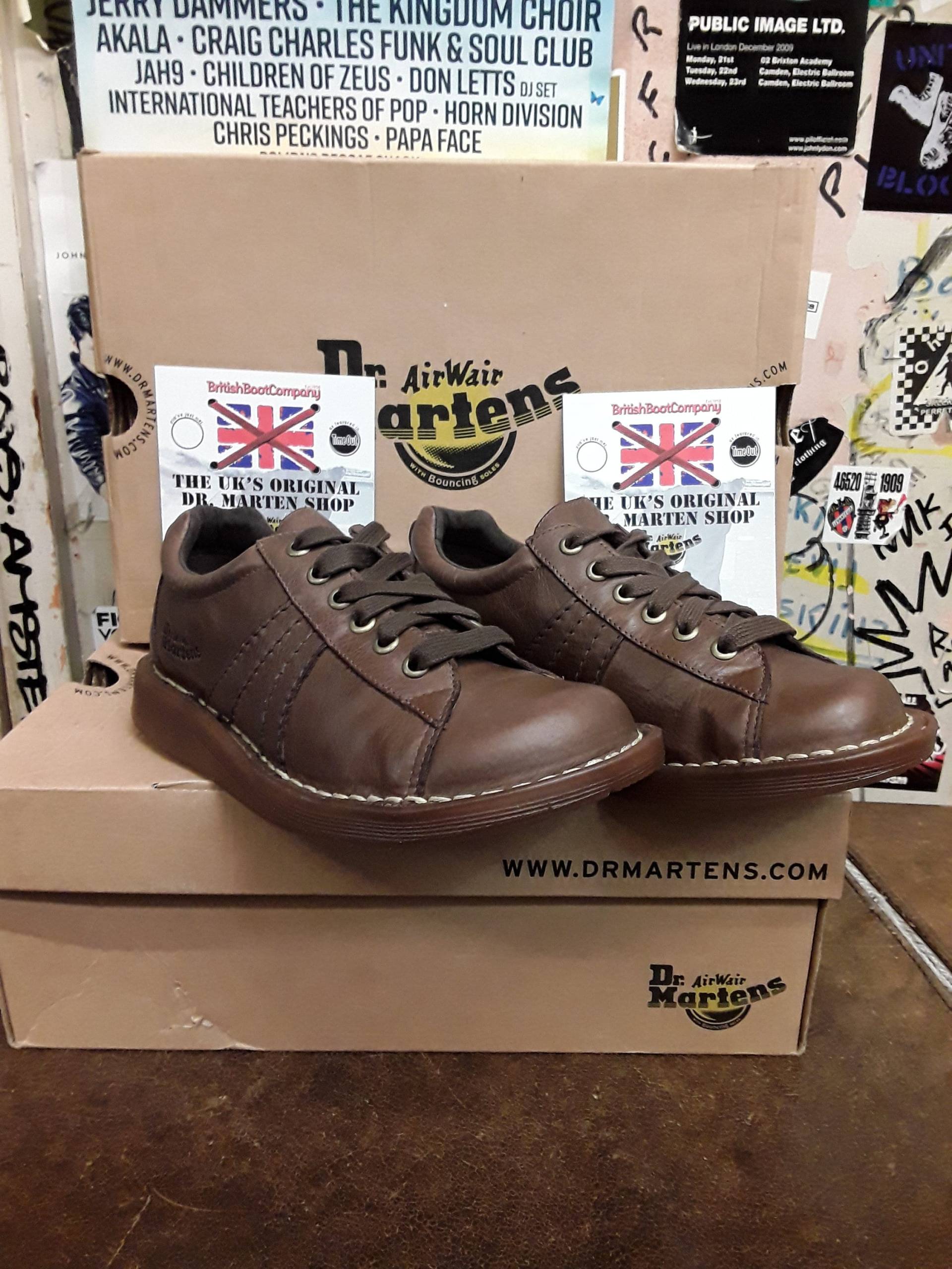 Dr Martens 2B24 Mel Brown Schuh Leder, Gr von BritishBootVintage