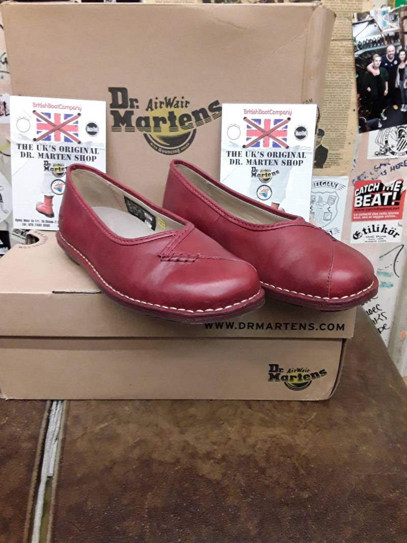 Dr Martens 3A67 Roter Slip Auf Verschiedenen Größen von BritishBootVintage