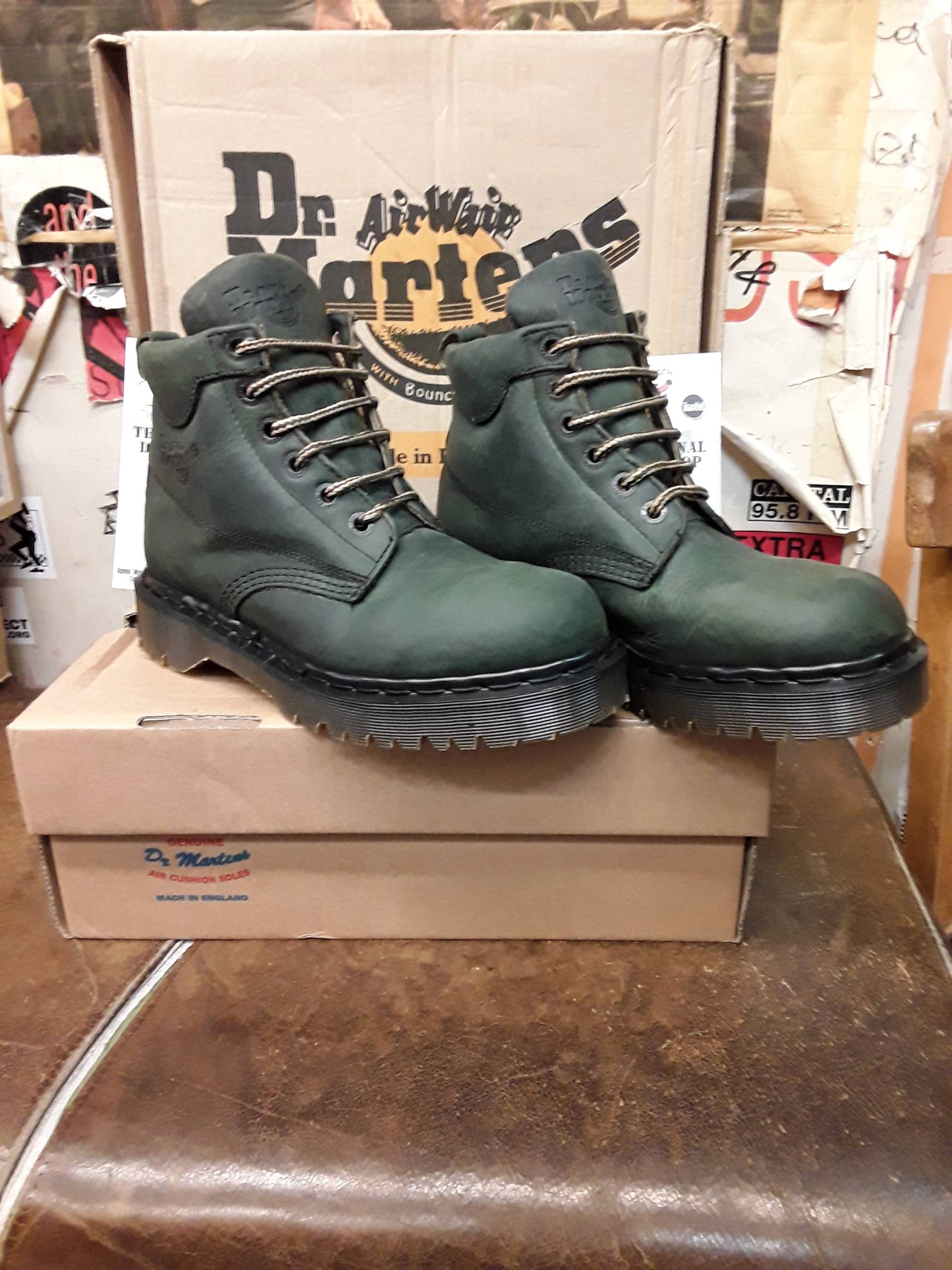 Dr Martens 8283 Forest Green Made in England Gr. 7 von BritishBootVintage