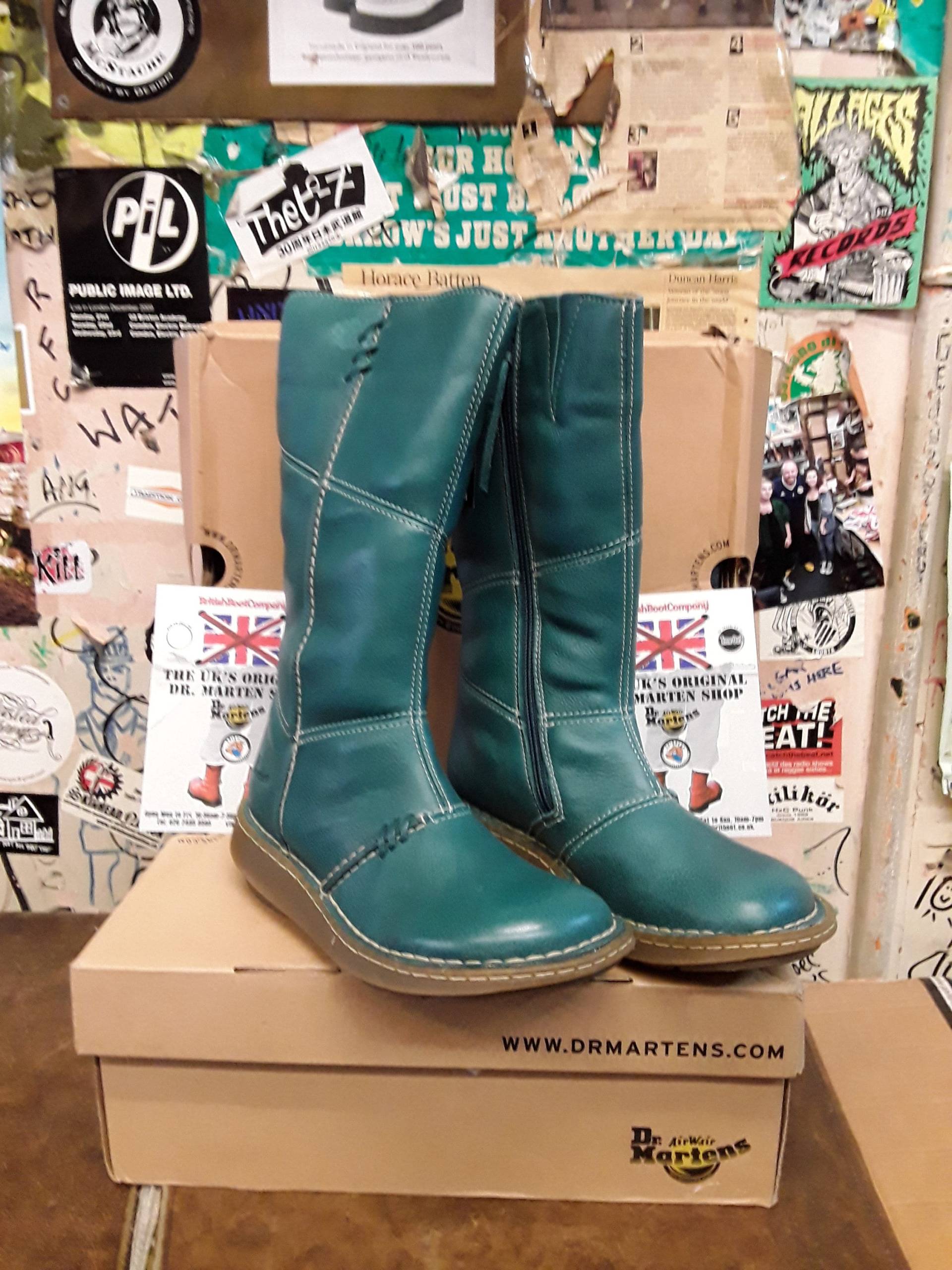 Dr Martens Authentic, Größe Uk3, Wedge Boots, Damen Lederstiefel, Peacock Color/3A63 von BritishBootVintage