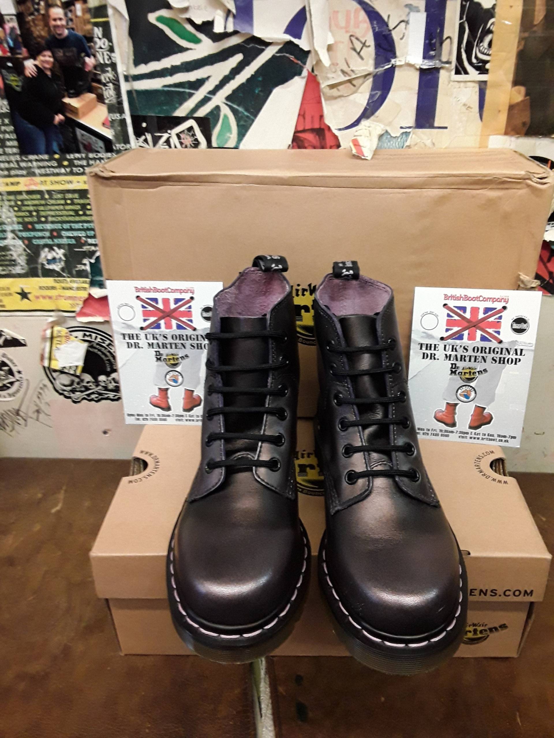 Dr Martens Boots, Gr. Uk3-4, Ankle Schwarz/Pink Leder, 6 Eye 8175 von BritishBootVintage