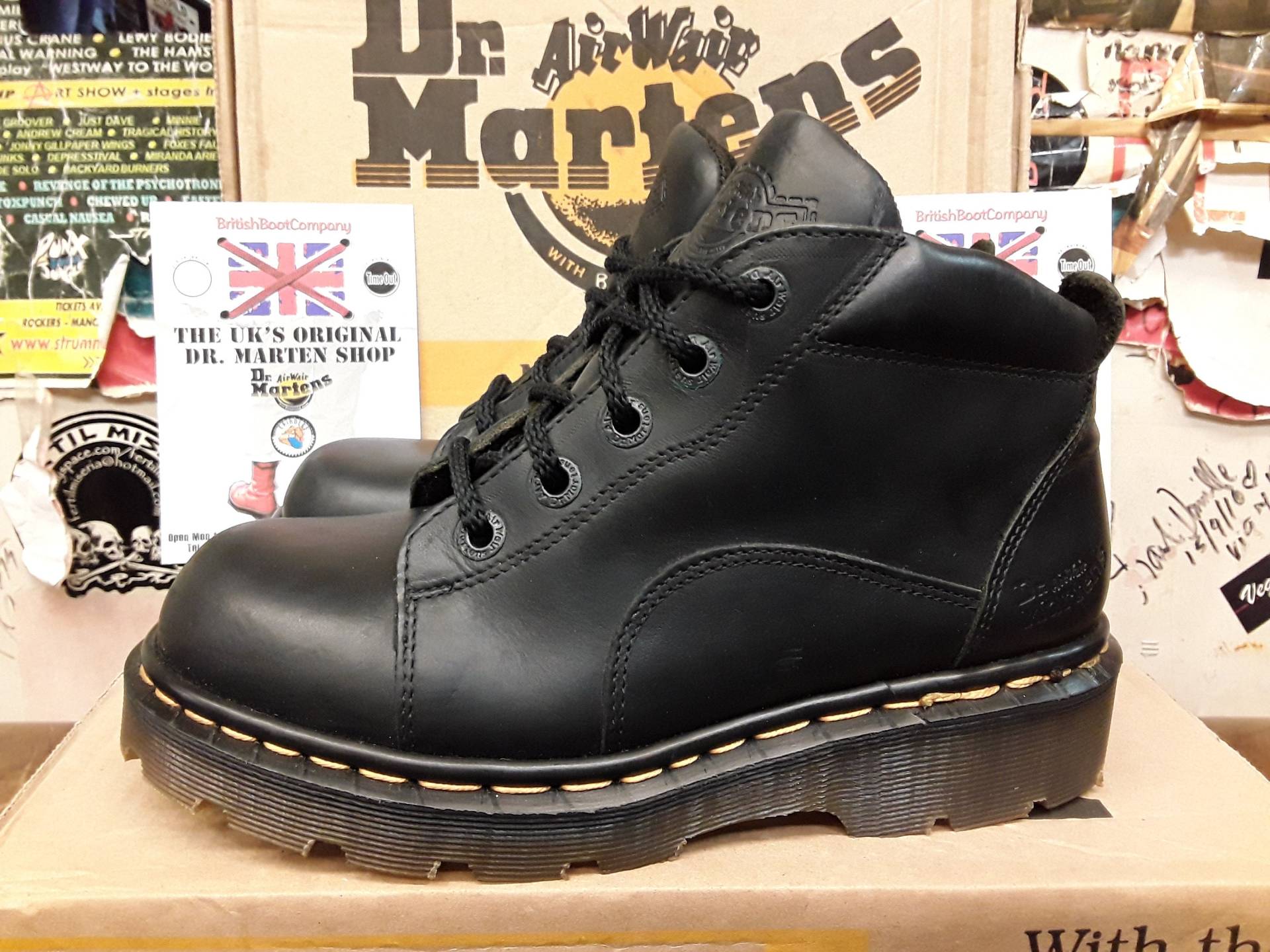 Dr Martens Made in England 8444 Schwarz Wanderschuh Verschiedene Größen Dr Martens Made in England 8444 Schwarz Wanderschuh Verschiedene Größen von BritishBootVintage