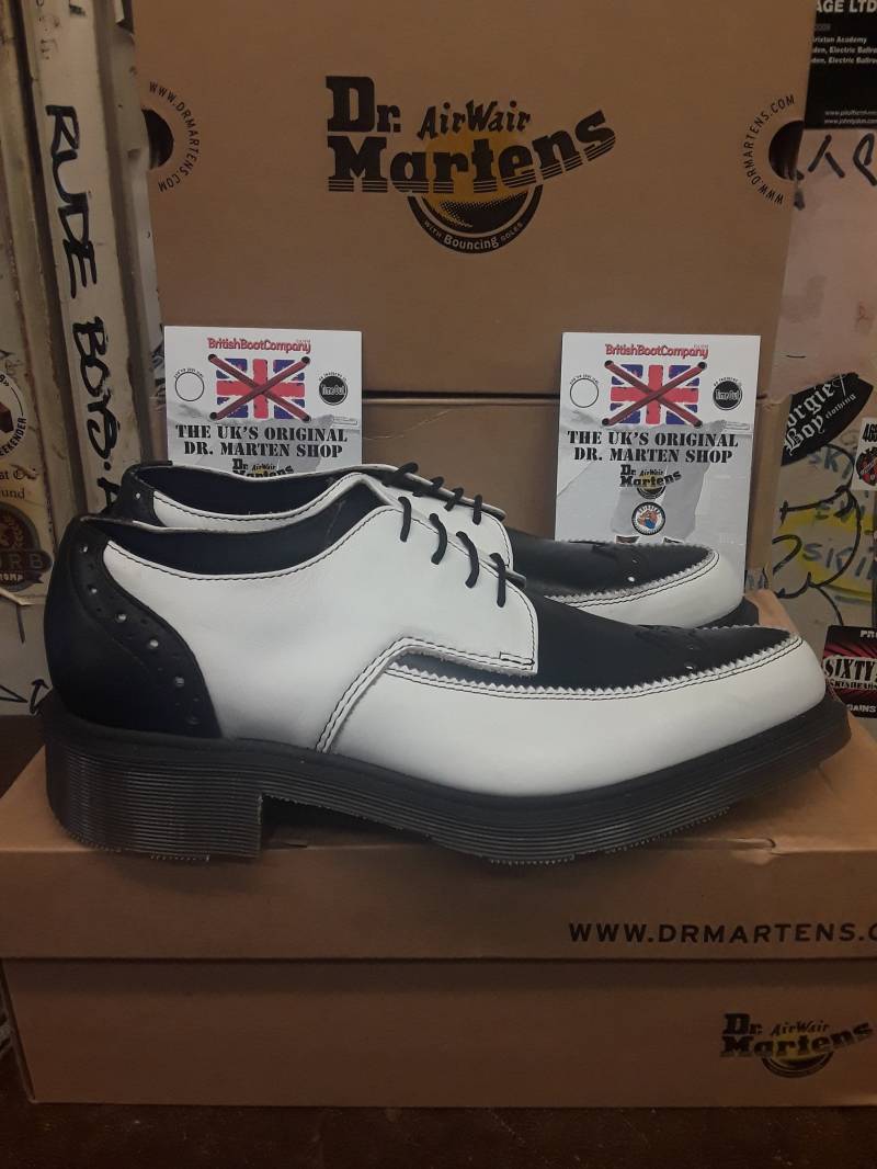 Dr Martens Made in England Winkle Pickers Zweifarbig Schwarz-Weiß Größe 8 von BritishBootVintage