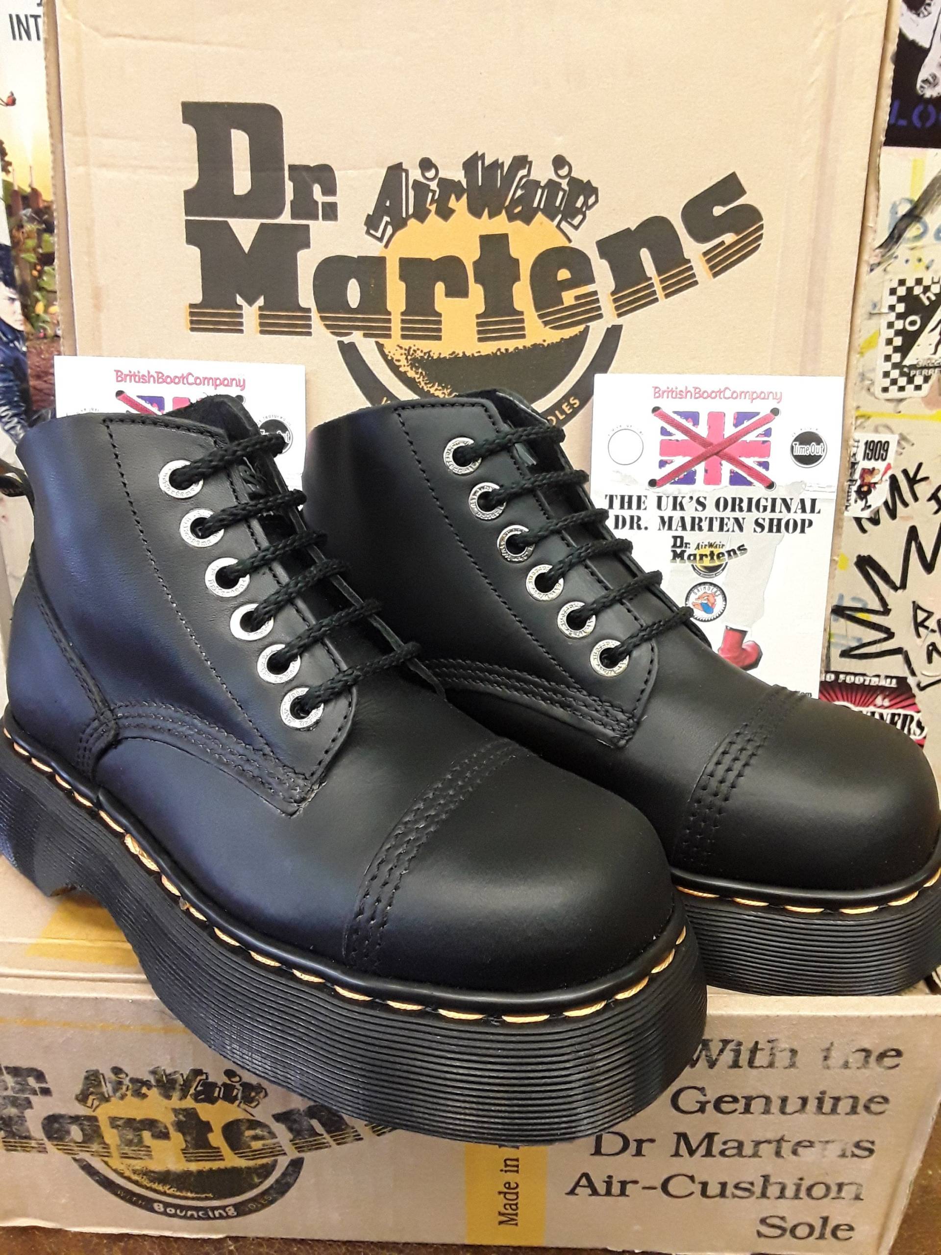 Dr Martens Vintage Schwarze Waxy 6-Loch Plateau Boots, Größe 4 Limitierte Auflage.. Hergestellt in England von BritishBootVintage