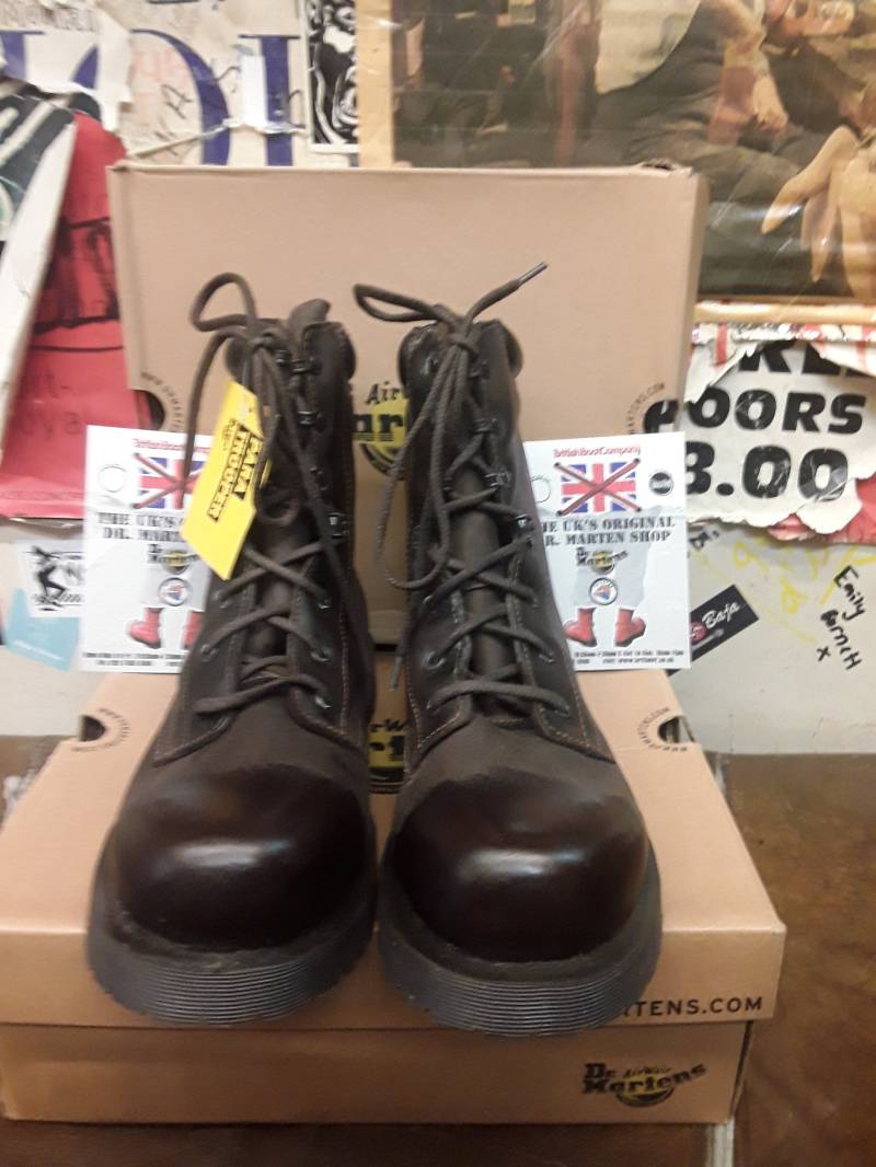Dr Martens Warner Brauner Fallschirmjäger Stiefel Verschiedene Größen von BritishBootVintage