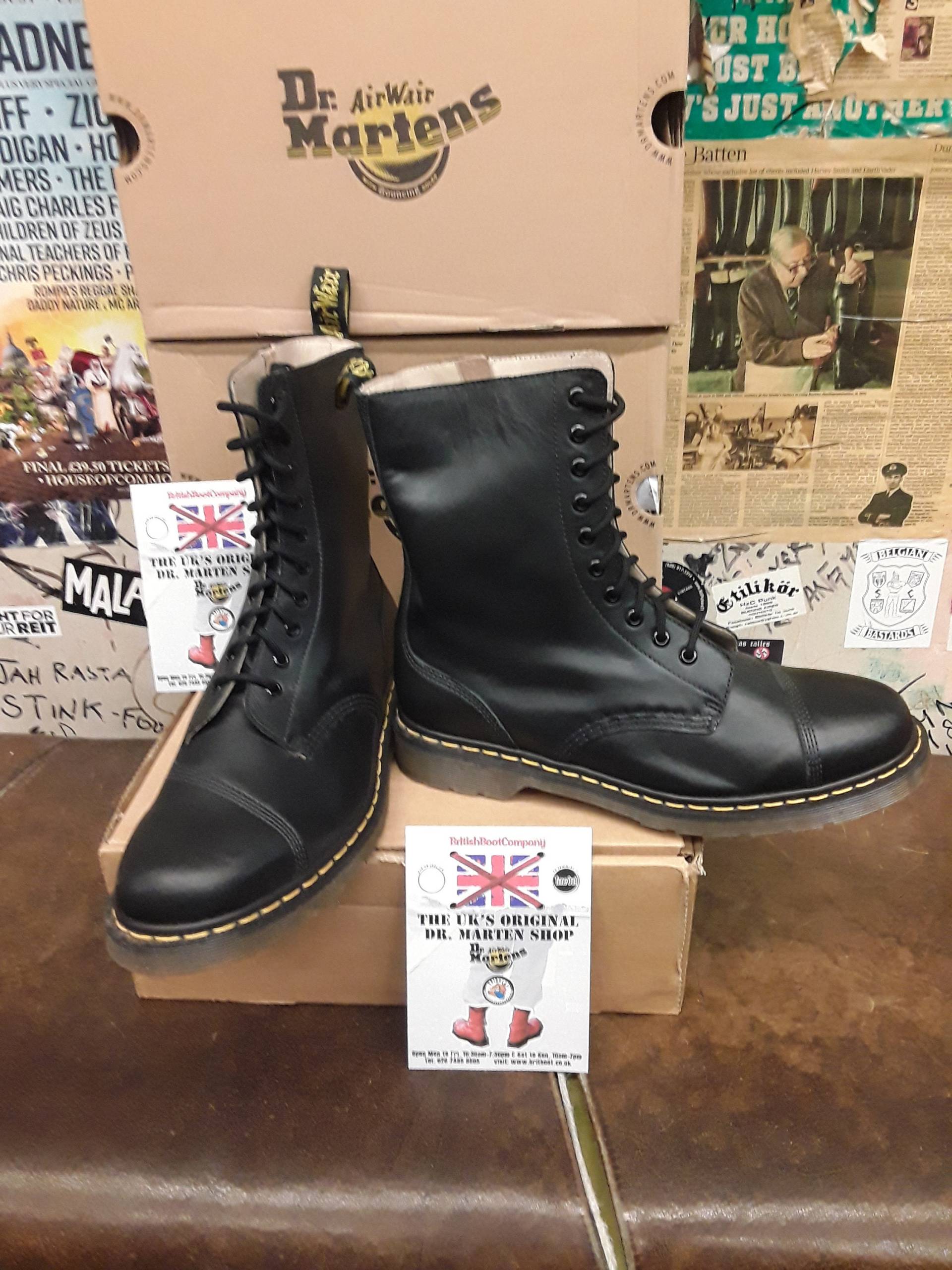 Dr Martens Zip Boot, Größe Uk11, 10 Hole Yoji Limited Edition von BritishBootVintage