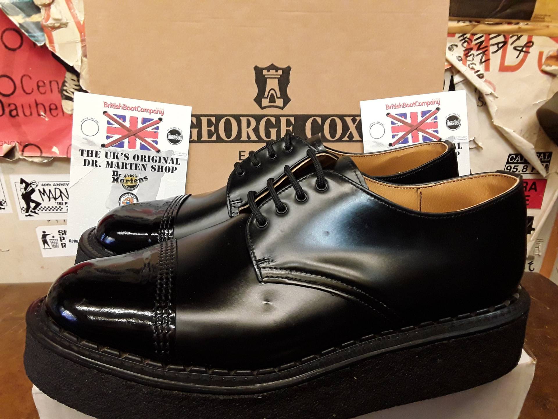 George Cox X Plattform Schwarz 4 Loch Patent Gekappt Oxfords Gr. 10 von BritishBootVintage