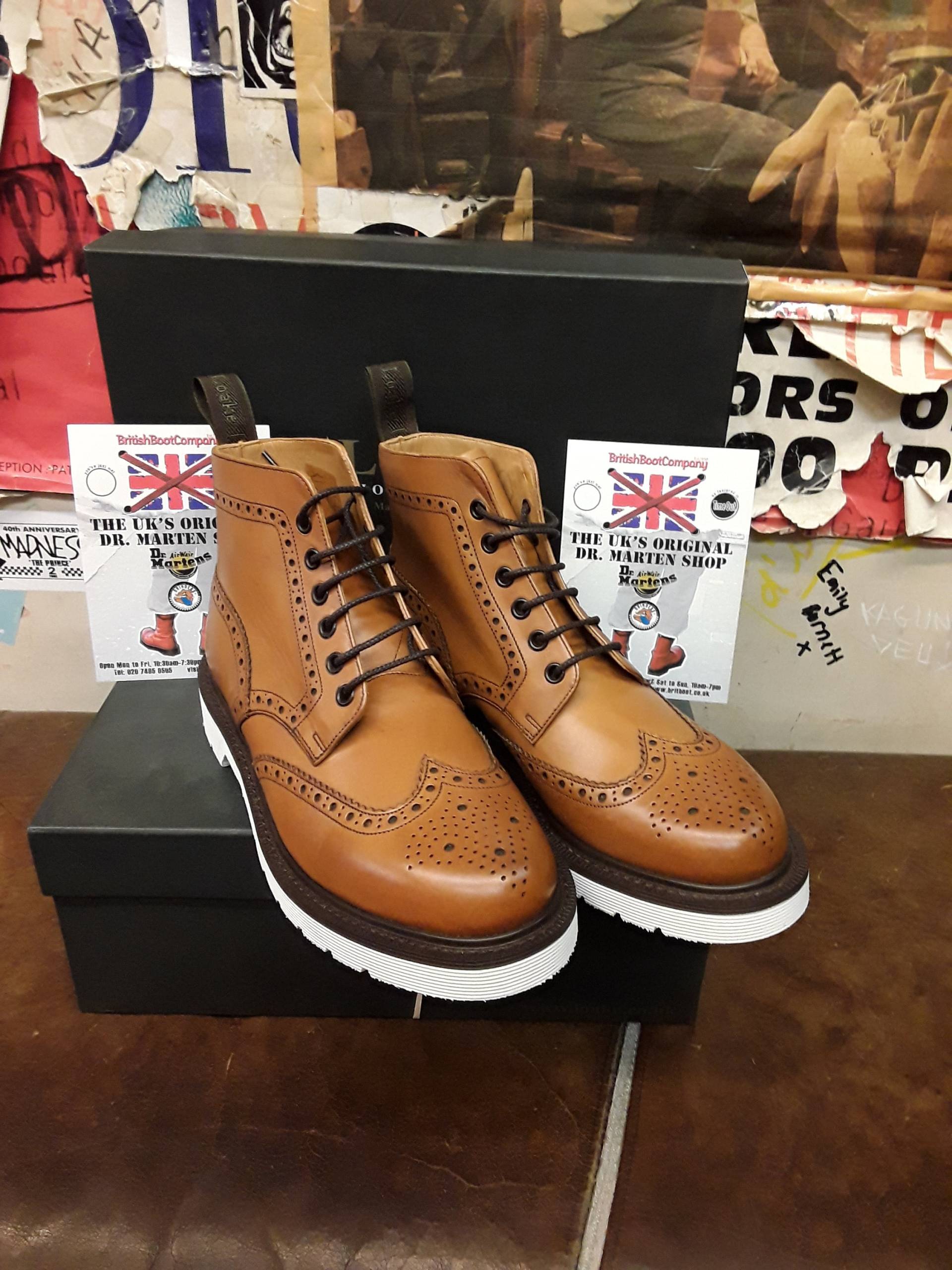 Loakes Burford Tan Calf Made in England Weiße Sohle Größe 6, 5 von BritishBootVintage