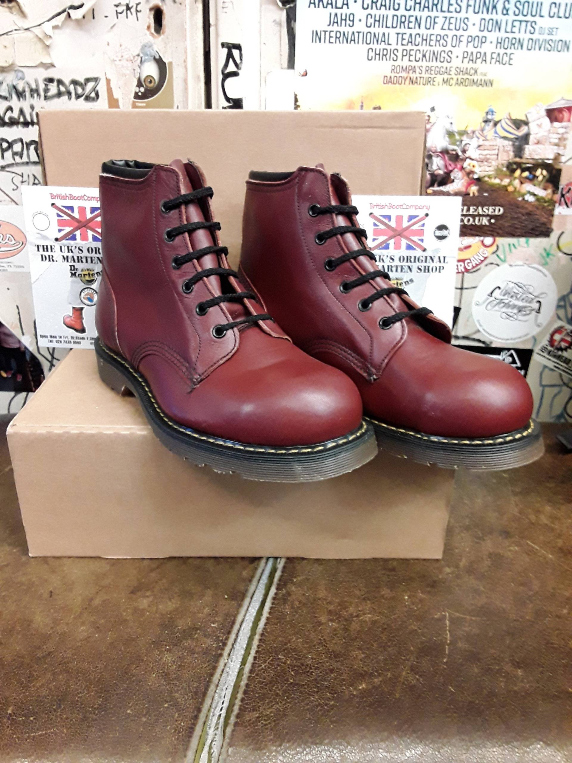 Solovair Dr Martens Kupfer 6 Loch Made in England Stahl Größe 7 von BritishBootVintage