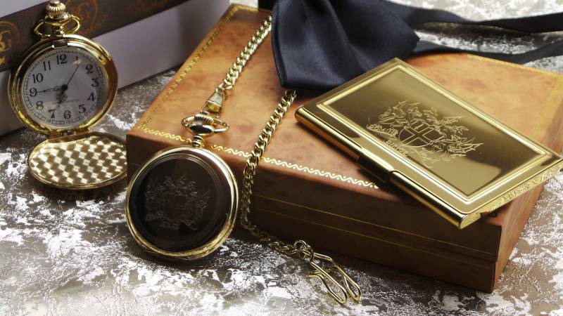 London City England Wappen 24K Gold Taschenuhr Und Visitenkartenetui in Luxus-Geschenkbox Etui Benutzerdefinierte Gravierte Wappengravur von BritishGoldCompany