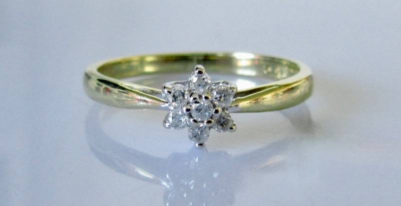 9 Karat Gold Diamant Daisy Blume Cluster Ring von Britishgoldandsilver