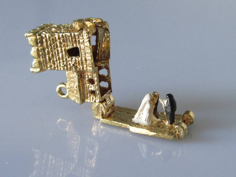 9 Karat Gold Hochzeits - Und Kirchweih-Emaille-Charme von Britishgoldandsilver