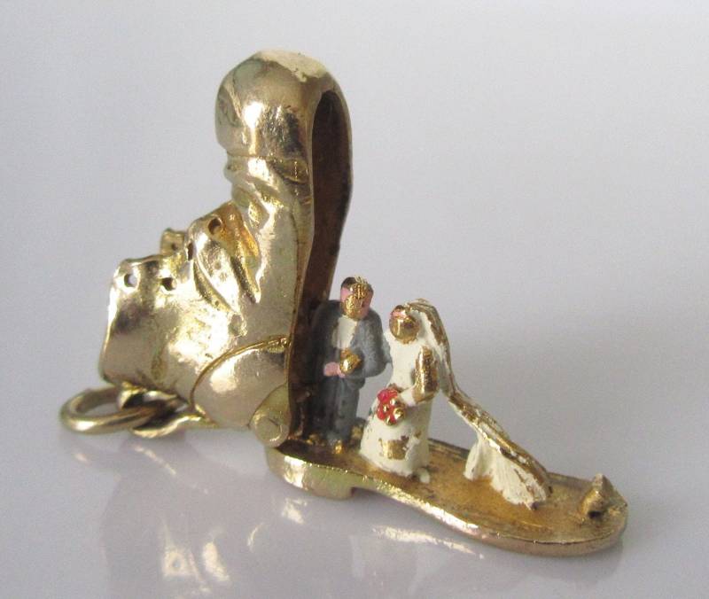 9Ct Gold Stiefel Mit Emailliertem Braut Und Bräutigam Öffnung Charm von Britishgoldandsilver
