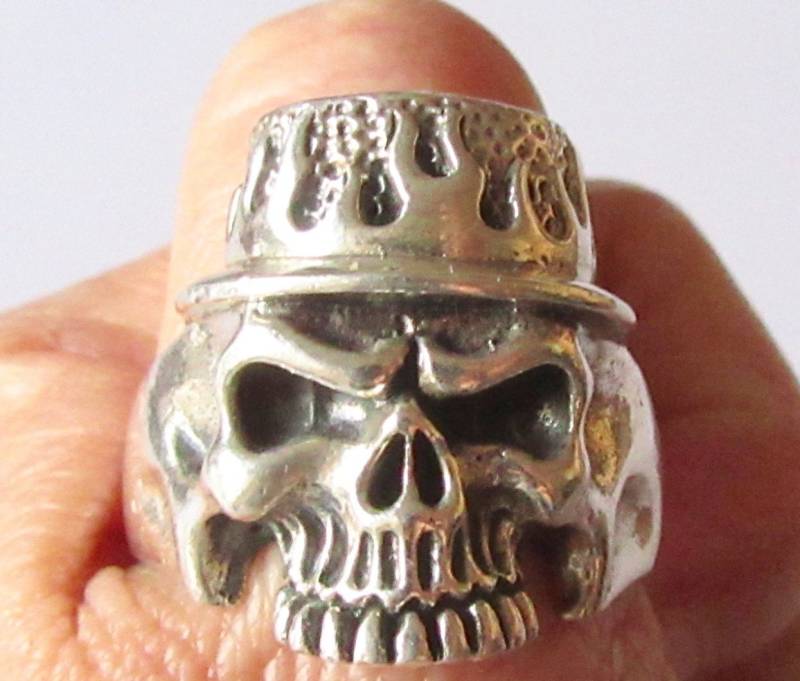 Totenkopf Mit Hut Auf Feuer Große Massivem Silber Ring von Britishgoldandsilver