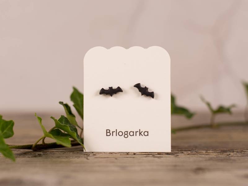 Handgemachte Fledermaus Ohrringe Aus Polymer Clay | Halloween Schmuck Witchy Zubehör Geschenk Für Fledermausliebhaber Handgemachte Fledermaus Ohrringe Aus Polymer Clay | Halloween Schmuck Witchy Zubehör Geschenk Für Fledermausliebhaber von Brlogarka