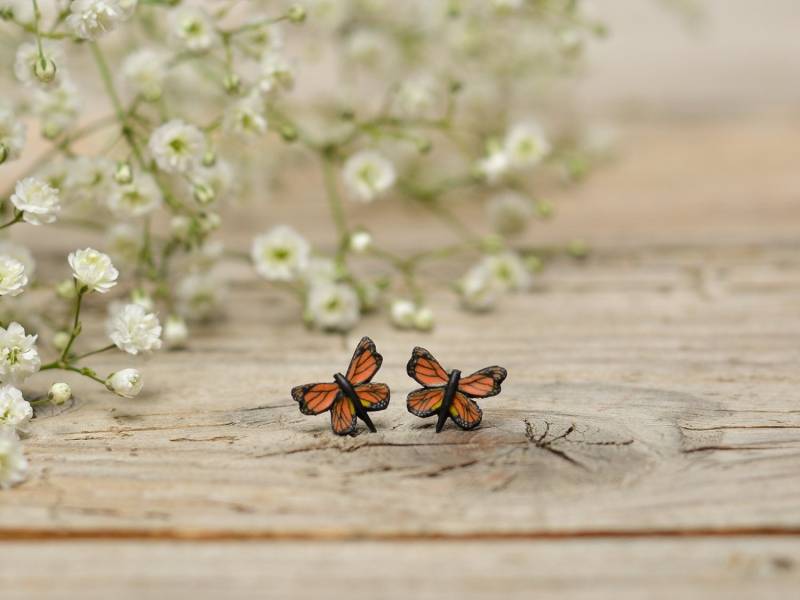 Handgemachte Monarchfalter Ohrstecker Polymer Clay, Titan Ohrstecker von Brlogarka