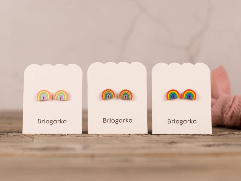 Handgemachte Regenbogen Ohrstecker Hypoallergene Polymer Clay Schmuck von Brlogarka