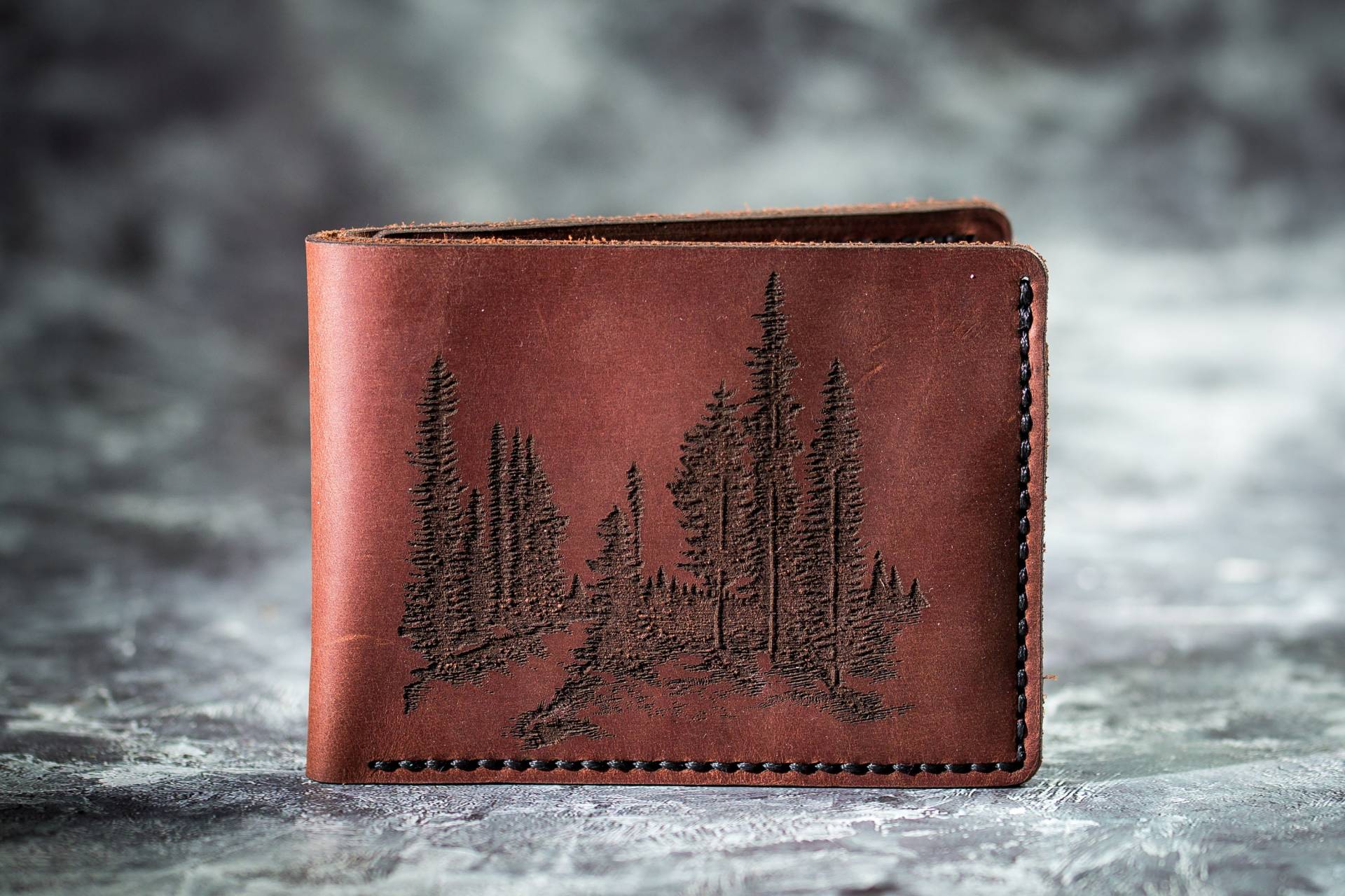 Baum Portemonnaie Herren Leder Wald Bifold Gravur Personalisiertes Mann Brieftasche von BroMGoods