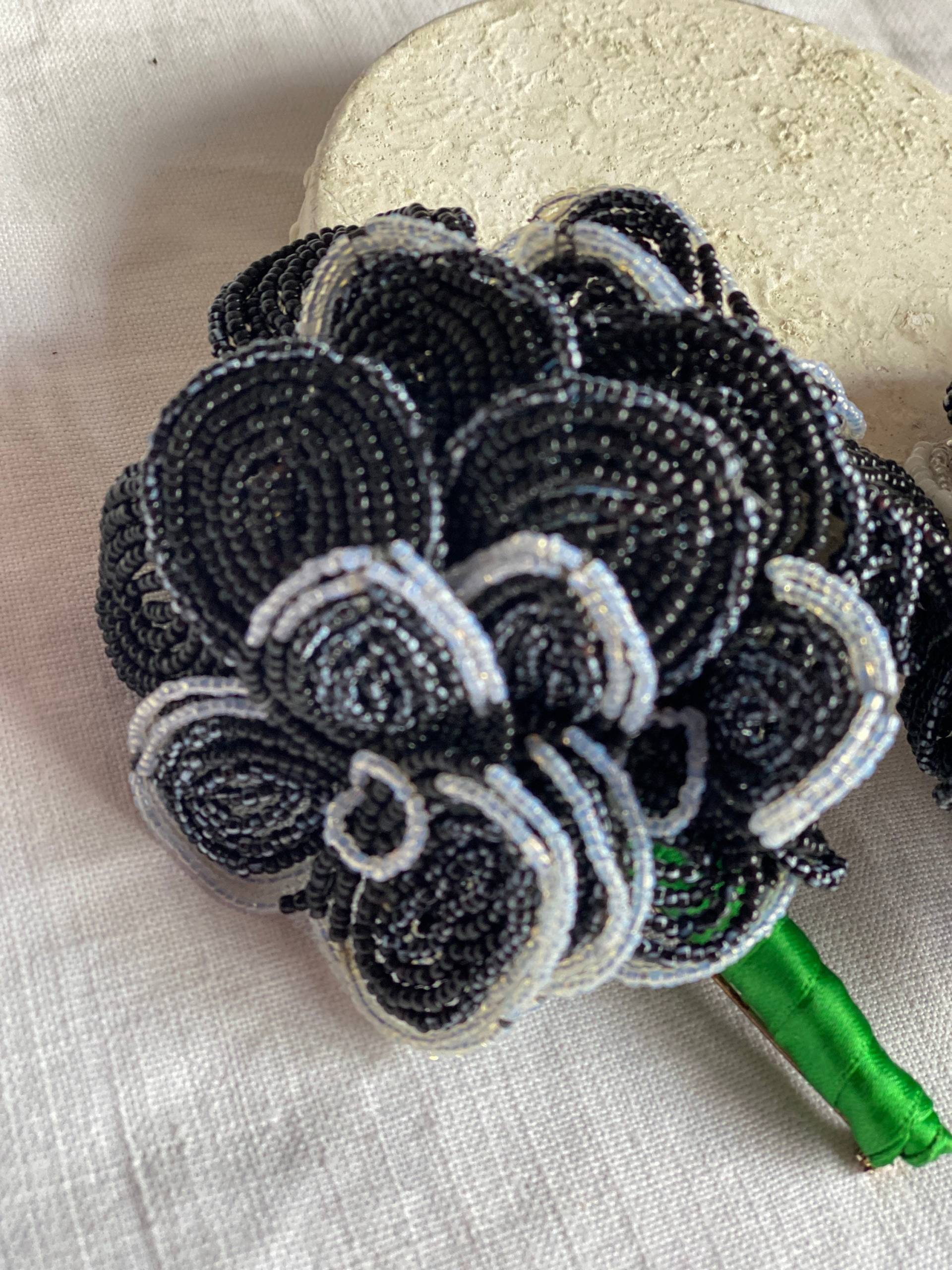 Vintage Blumen Brosche Handgemachte Anstecknadel in Schwarz & Weiß von BrocanteArt