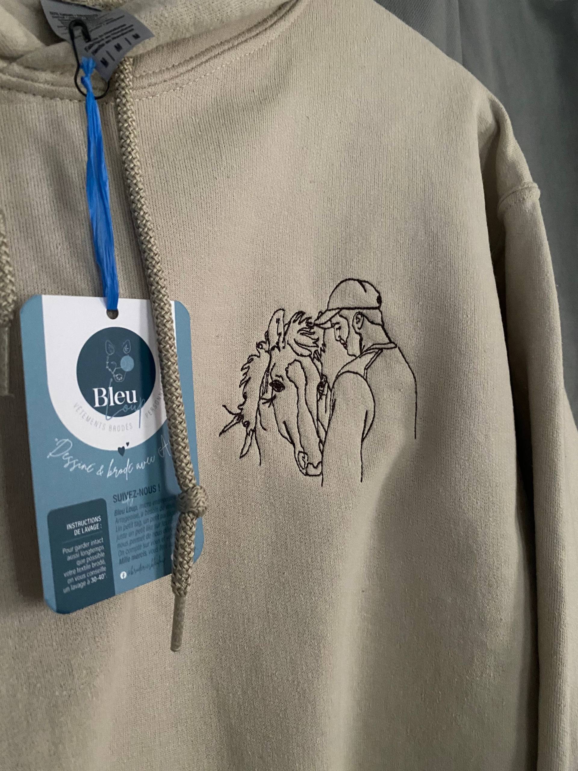 Individuell Besticktes Sweatshirt Mit Konturen Individuell Besticktes Sweatshirt Mit Konturen von BroderiesBleuLoup