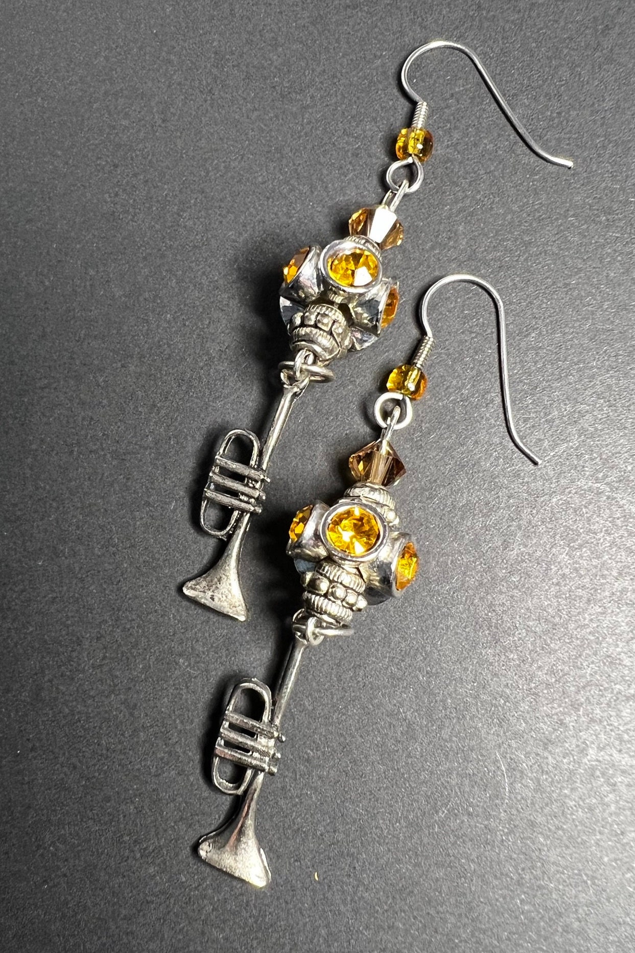 Trompete Charm Ohrringe Trompete Charm Ohrringe von BrokenStringEarrings