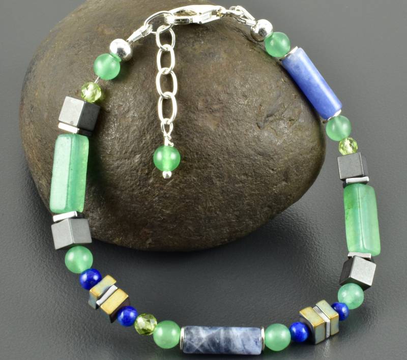 Armband Mit Aventurin Lapislazuli Sodalith Hämatit Peridot Und 925Er Silber Edelsteinarmband in Grün Blau Grau Armkettchen Geschenk Freundin Armband Mit Aventurin Lapislazuli Sodalith Hämatit Peridot Und 925Er Silber Edelsteinarmband in Grün Blau Grau Armkettchen Geschenk Freundin von Brombeergruen