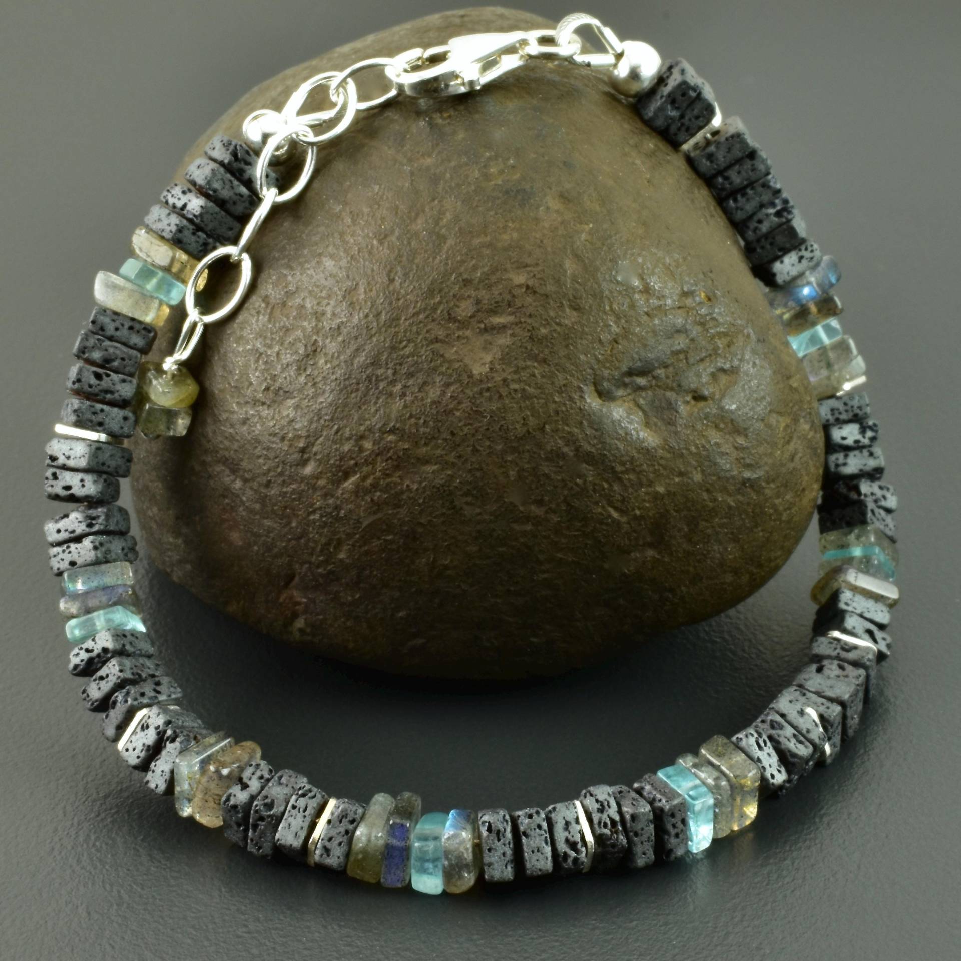 Lava-Armband Mit Labradorit, Apatit Und 925Er Silber - Armkettchen Anthrazit, Türkis, Viereckig, Geschenk Hochzeitstag Frauenschmuck Lava-Armband Mit Labradorit, Apatit Und 925Er Silber - Armkettchen Anthrazit, Türkis, Viereckig, Geschenk Hochzeitstag Frauenschmuck von Brombeergruen