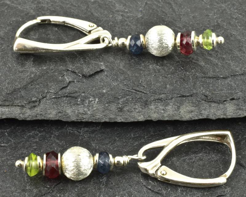 Ohrringe Aus Sterlingsilber Mit Peridot, Granat, Iolith, Ohrringe Silber, Ohrschmuck Edelsteinen, 925Er Silber, Grün, Rot, Ohrhänger von Brombeergruen