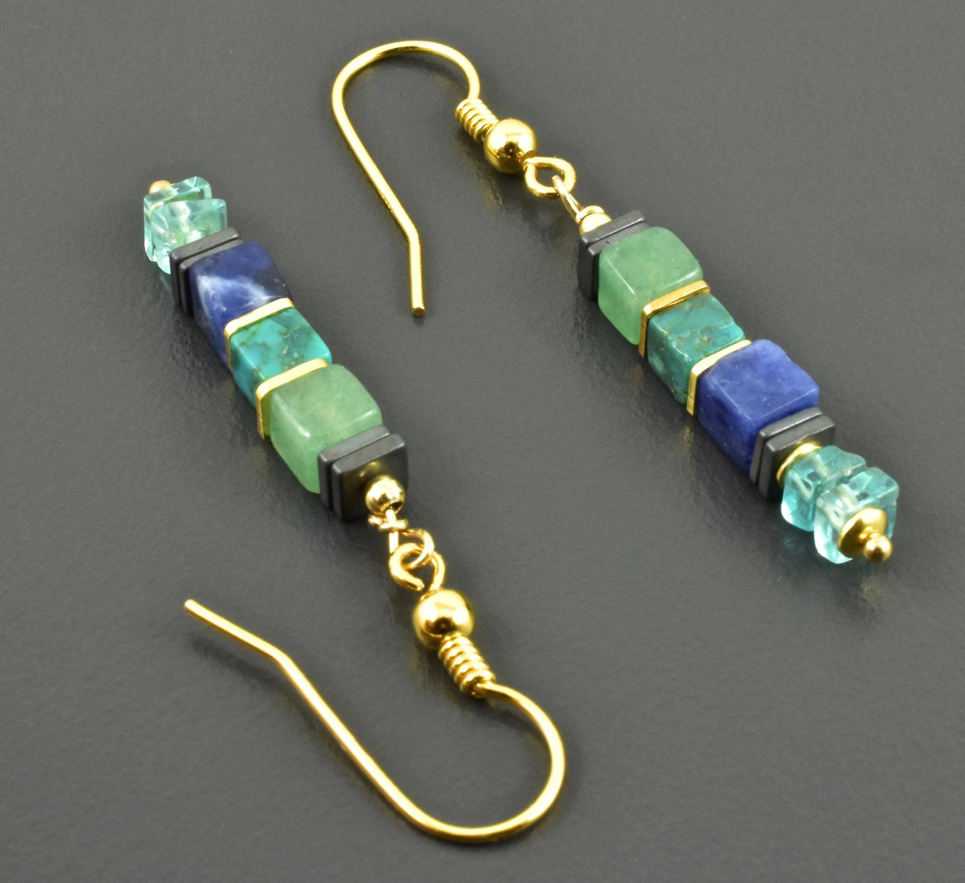 Ohrringe Mit Edelsteinen, Würfelohrringe in Blau Und Grün, Vergoldetes 925Er Silber, Hängeohrringe Sodalith Aventurin Türkis Apatit Hämatit von Brombeergruen