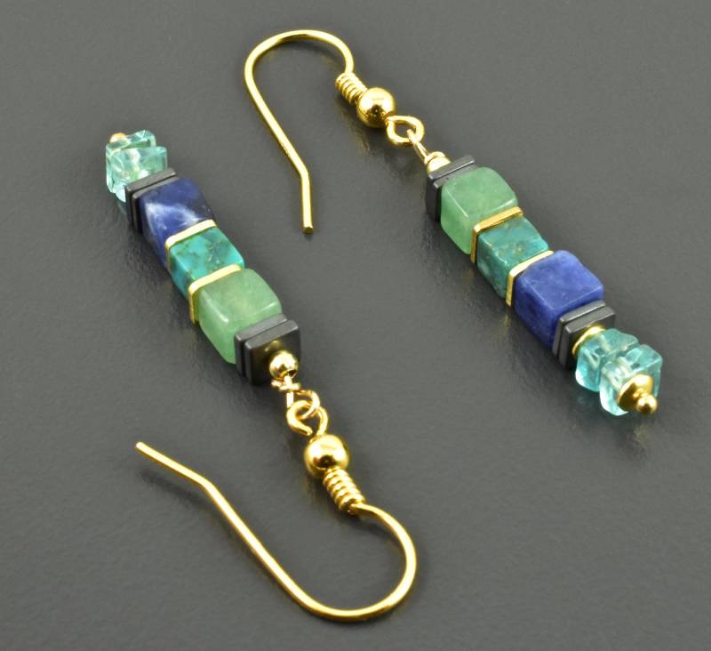 Ohrringe Mit Edelsteinen, Würfelohrringe in Blau Und Grün, Vergoldetes 925Er Silber, Hängeohrringe Sodalith Aventurin Türkis Apatit Hämatit von Brombeergruen