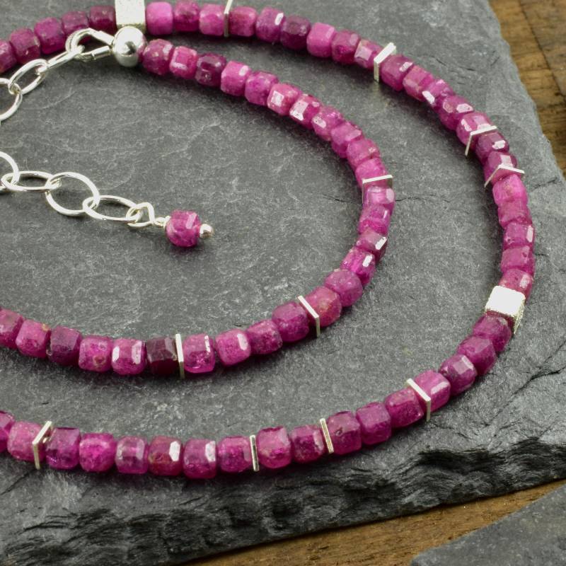 Rubin-Würfel-Kette Mit 925Er Silber Zarte Zierlich Edelsteinkette Facettierten Würfeln Rubinrot Rubinhochzeit Geschenk Freundin von Brombeergruen