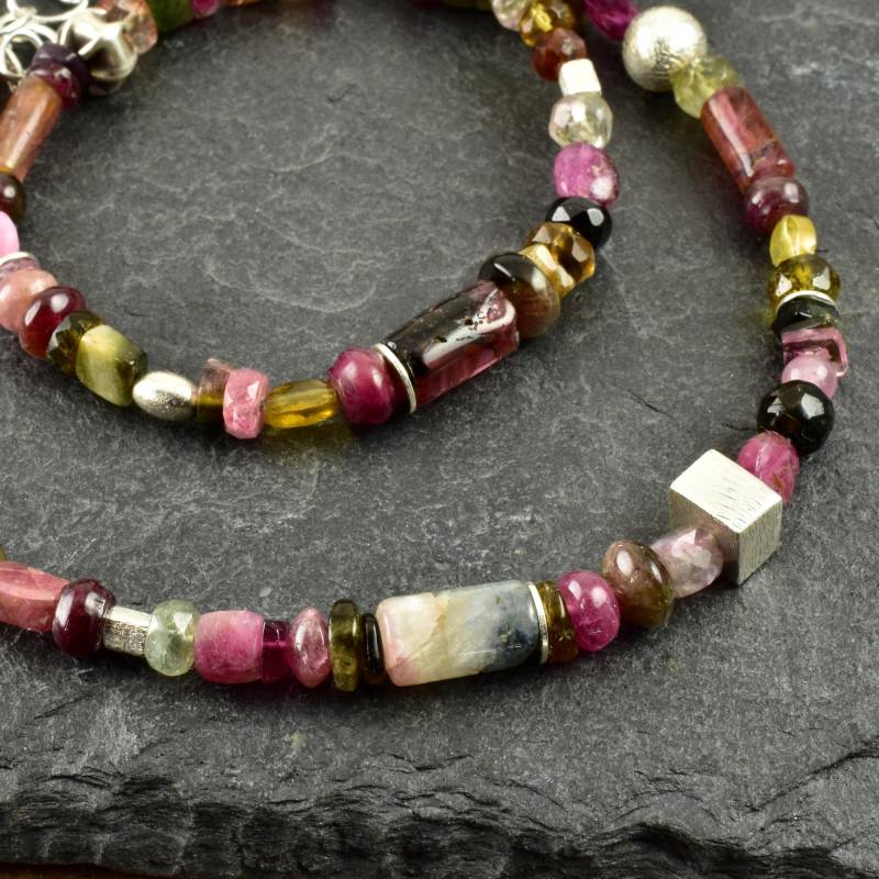 Zarte Bunte Wilde Turmalinkette Mit 925Er Silber Turmalin Multicolor Rechtecke Kugeln Linsen Grün Pink Oliv Hochzeitsschmuck Geschenk von Brombeergruen