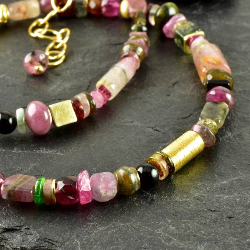 Zarte Bunte Wilde Turmalinkette Mit Vergoldetem 925Er Silber Turmalin Multicolor Rechtecke Kugeln Linsen Grün Pink Hochzeitsschmuck Geschenk von Brombeergruen
