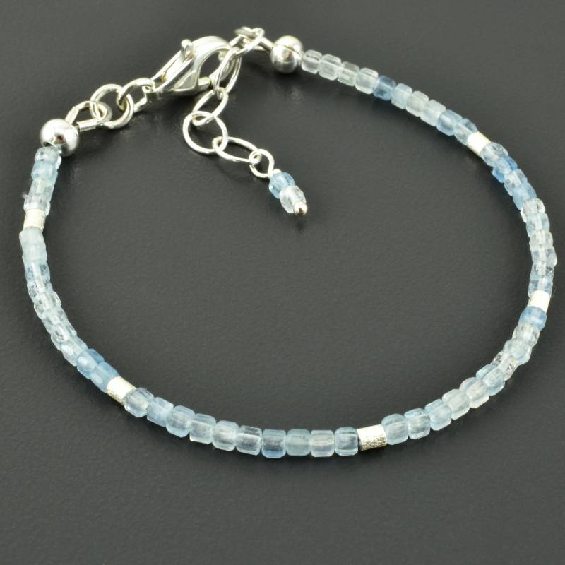 Zartes Aquamarin-Armband, Hellblau Mit 925Er Silber Würfelarmband Zart Minimalistisch Brautschmuck Geschenk Freundin Edelsteinarmkettchen von Brombeergruen