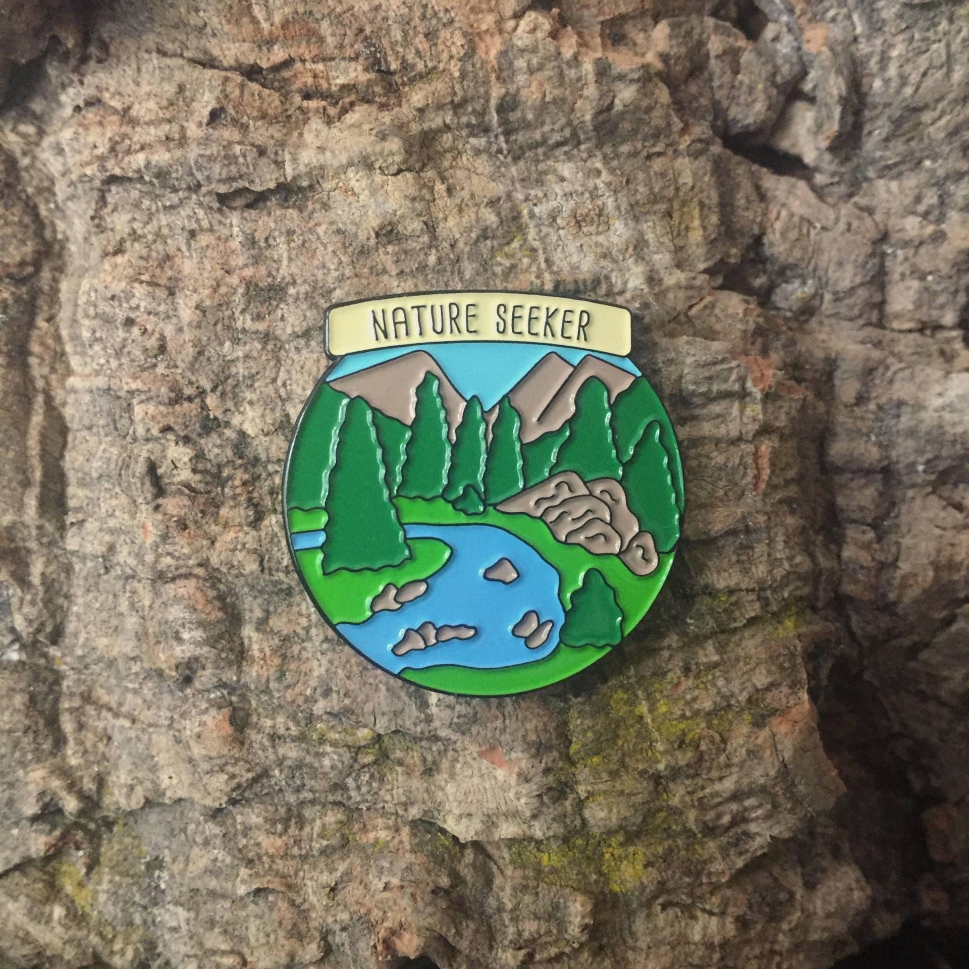 Natur Suchende Emaille Pin Natur Suchende Emaille Pin von Bromeleighad