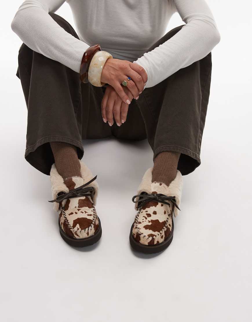 Bronx - Loafer aus Wildleder in Hellbeige zum Schnüren mit flauschigem Detail und Kuhfellmuster-Brown von Bronx