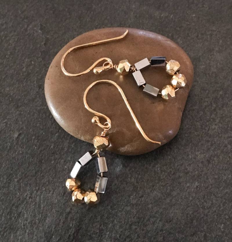 Hämatit Ohrringe in Gold, Schwarz Und Gold Hämatit Ohrringe in Gold, Schwarz Und Gold von BronzeLeafStudio