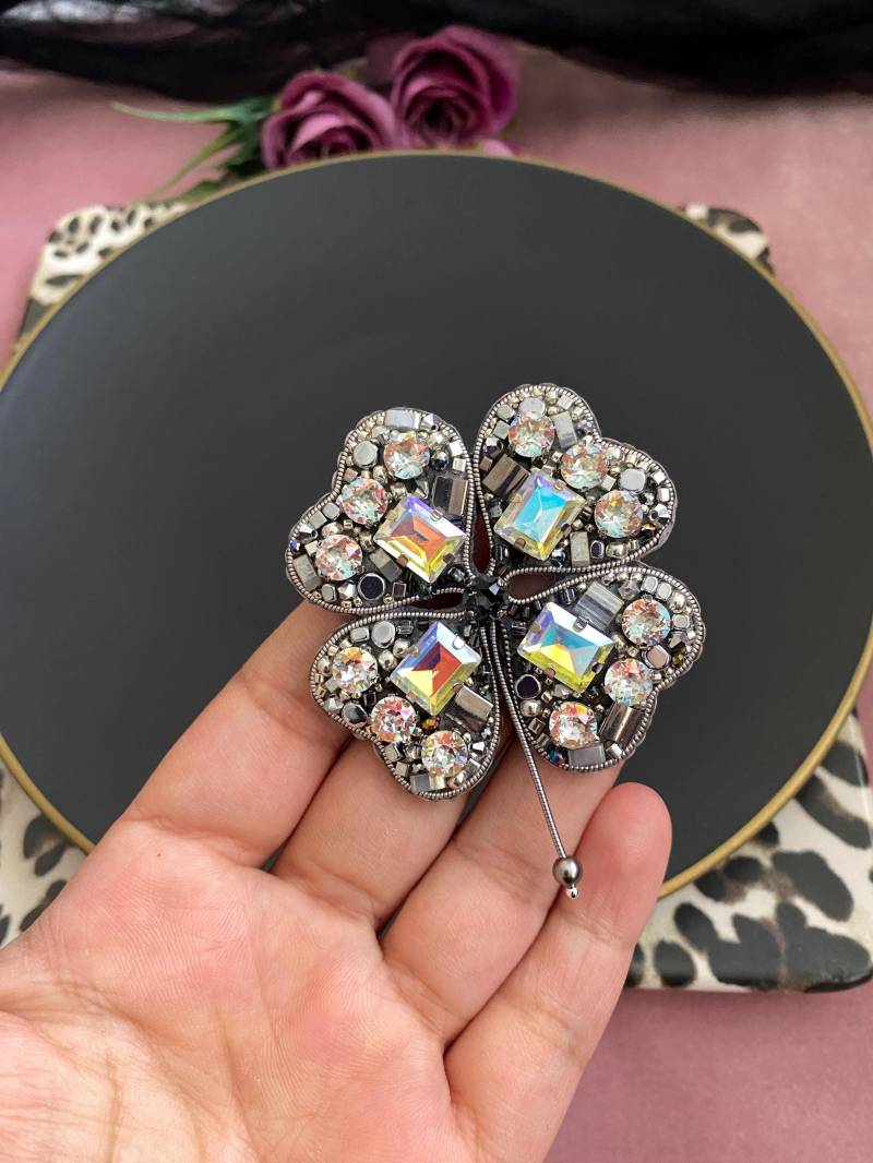 Handgemachte Perlen Brosche Kleeblatt Aus Silber von BroochesByRain