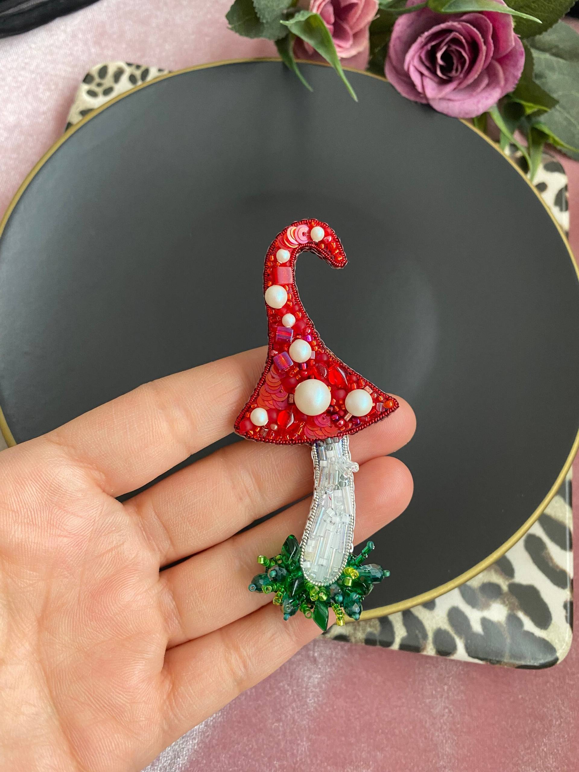 Handgemachte Perlen Brosche Zauberhafter Schmuck von BroochesByRain