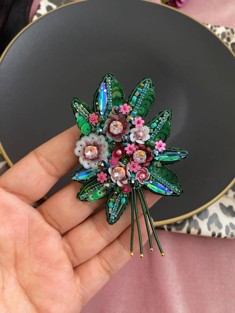 Handgemachte Perlenbrosche 7, 5 cm Lange Anstecknadel von BroochesByRain