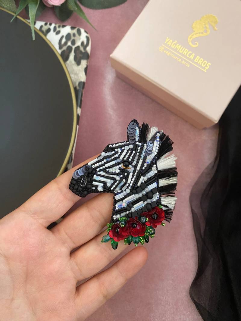 Zebra Brosche Gestickte Tier Brosche von BroochesByRain