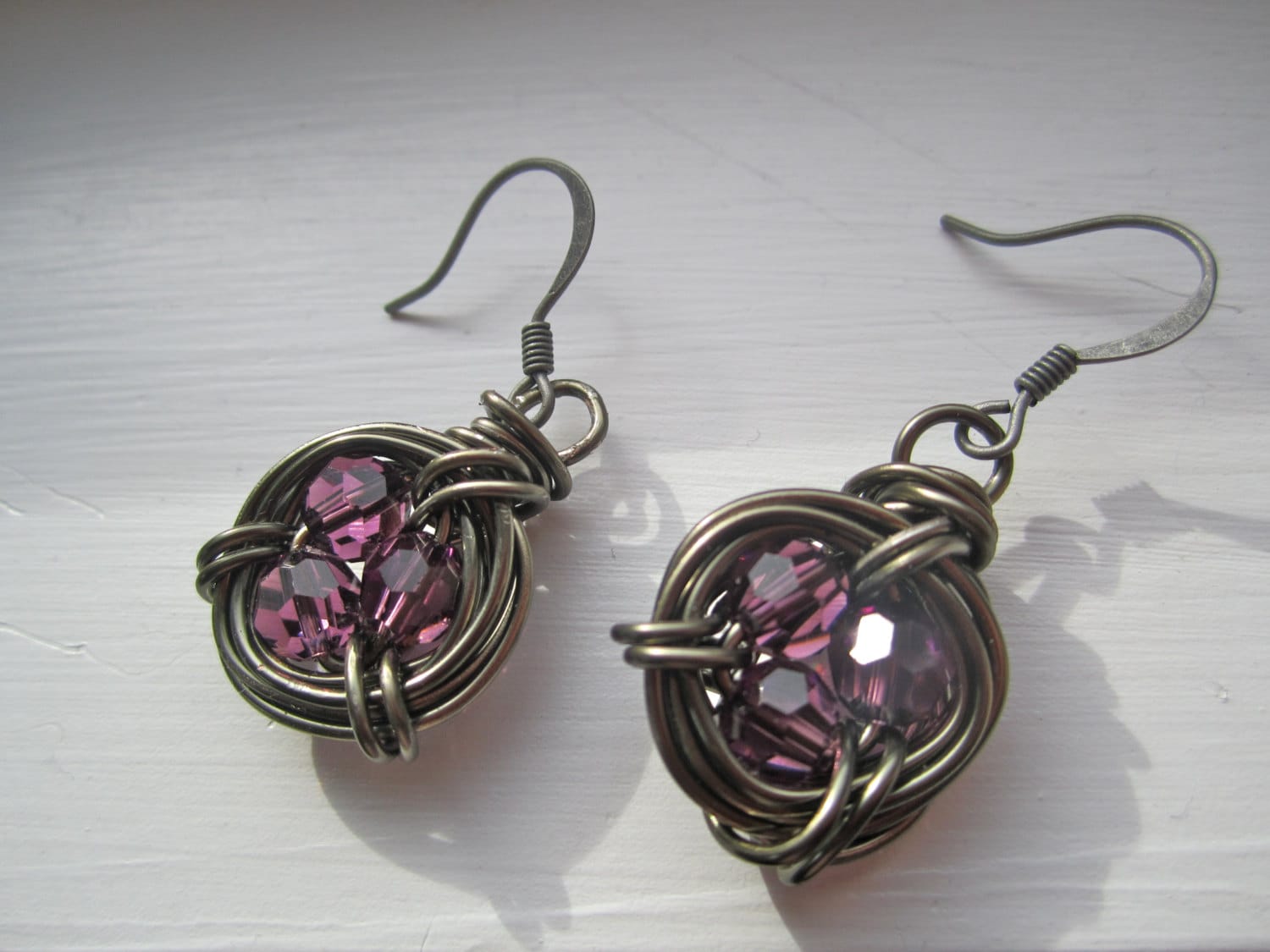 Bird Nest Ohrringe Mit Lila Swarovski Kristallen Bird Nest Ohrringe Mit Lila Swarovski Kristallen von BrookeAlene