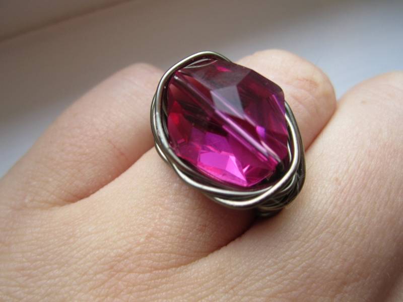 Fuschia Pink Cosmic Swarovski Ring in Gunmetal Fuschia Pink Cosmic Swarovski Ring in Gunmetal von BrookeAlene