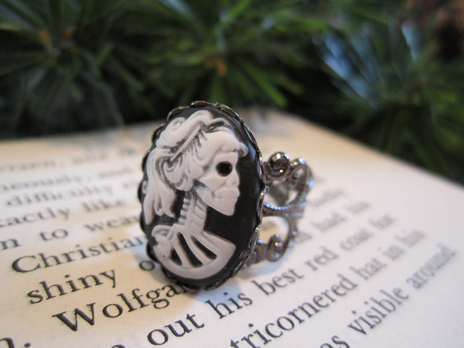 Gothic Skull Cameo Verstellbarer Messingring Gothic Skull Cameo Verstellbarer Messingring von BrookeAlene