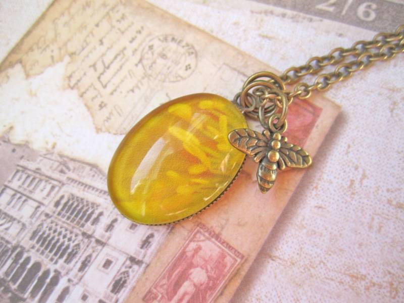 Honig Biene Halskette Honig Biene Halskette von BrookeAlene