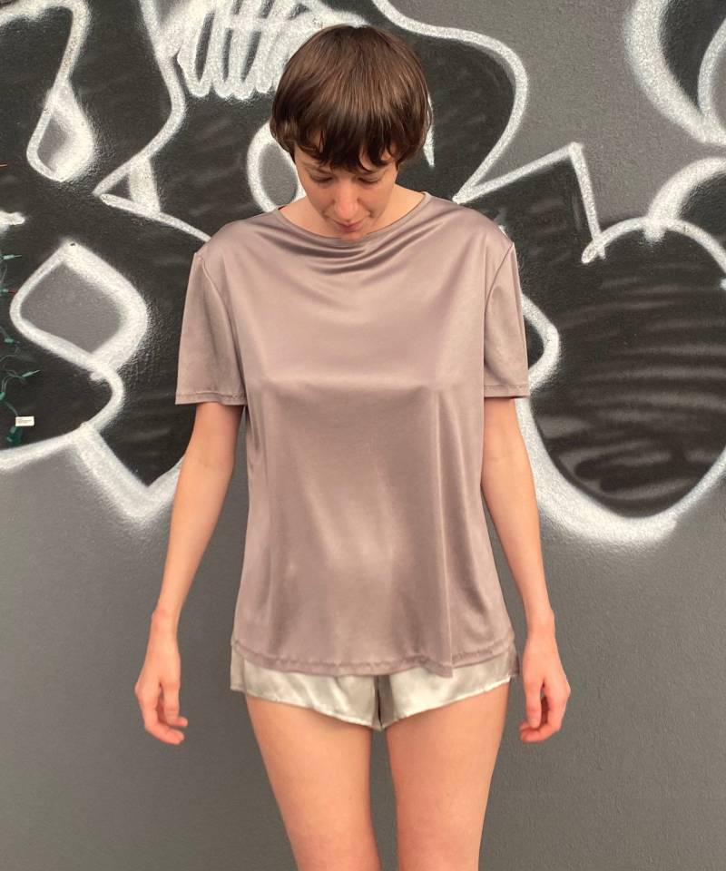 Drapey 100% Seide Strick-T-Shirt - Oversized/Loose Fit Drapey 100% Seide Strick-T-Shirt - Oversized/Loose Fit von BrooklynSilkLodge