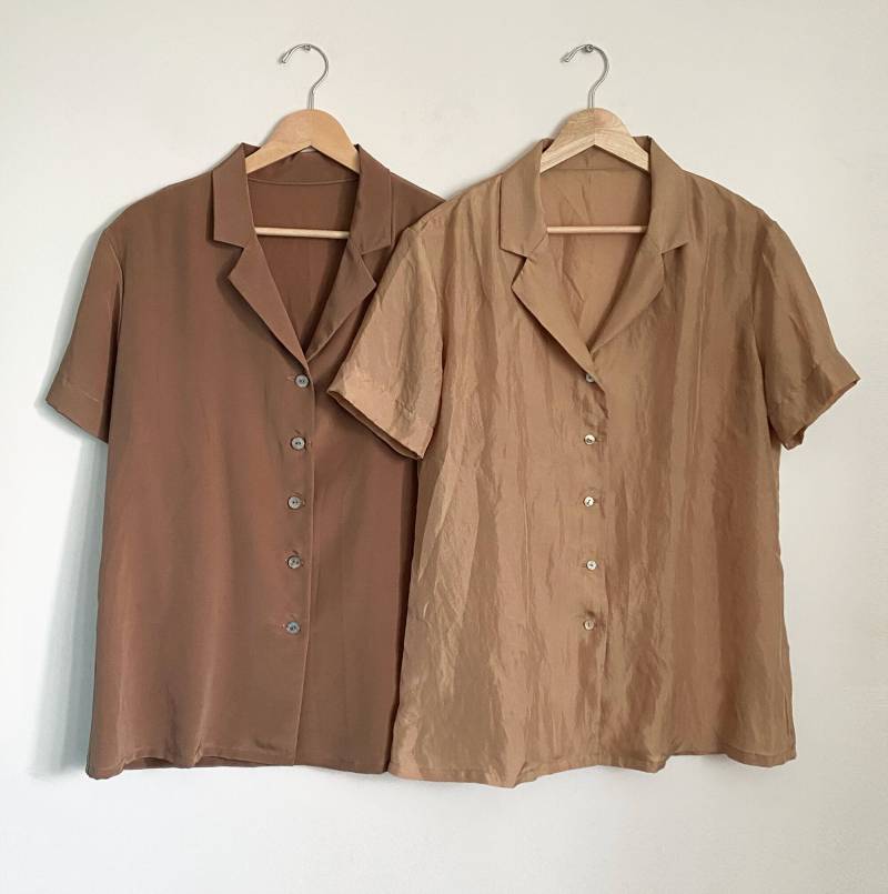 Matte 100% Seide Crepe-Du-Chine Kurzarm Knopf-Down Bluse Mit Perlmuttknöpfen von BrooklynSilkLodge