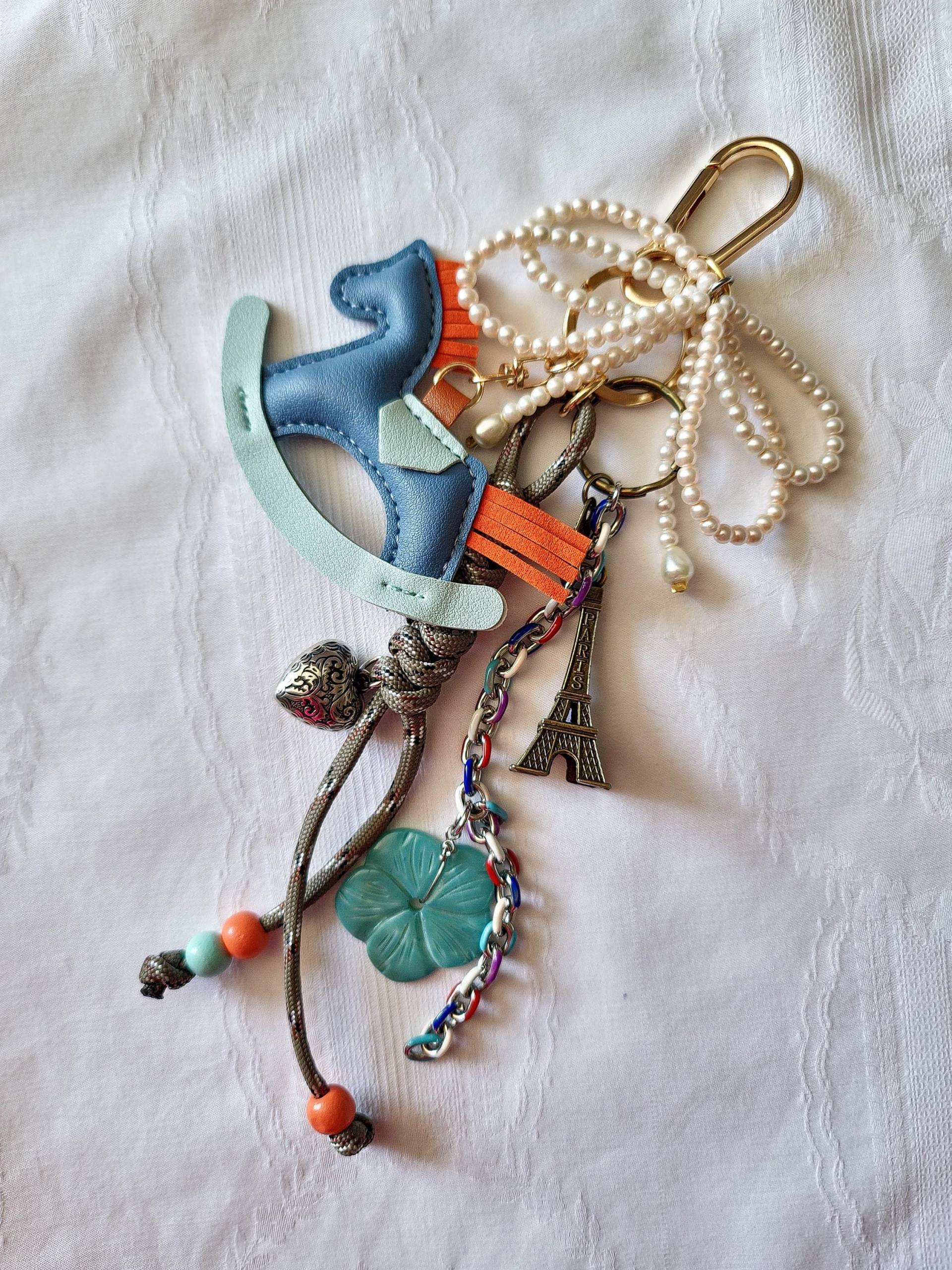 Taschenanhänger Schlüsselanhänger Geschenk Freundin Schwester Tante, Streetwear Accessoire, Strand Stil, Name Personalisiert Deutsch Taschenanhänger Schlüsselanhänger Geschenk Freundin Schwester Tante, Streetwear Accessoire, Strand Stil, Name Personalisiert Deutsch von Broshe4kaStudio