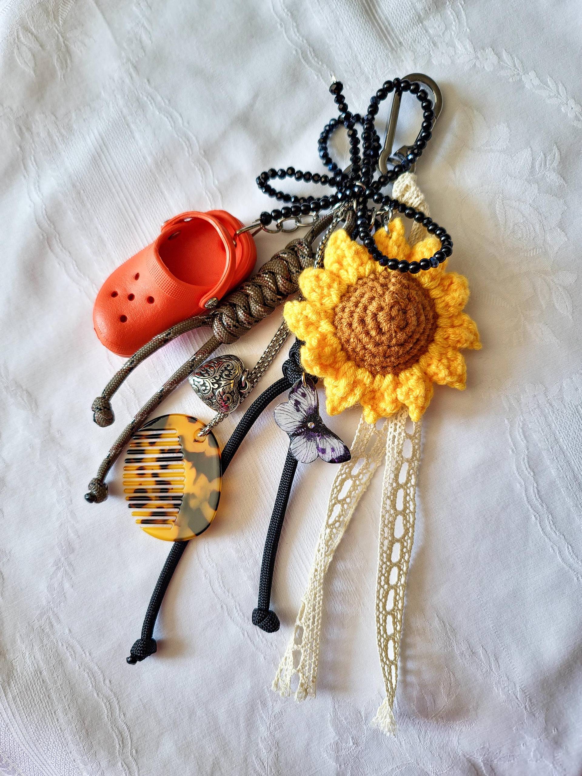 Taschenanhänger Schlüsselanhänger Geschenk Freundin Schwester Tante, Streetwear Accessoire, Strand Stil, Name Personalisiert Deutsch Taschenanhänger Schlüsselanhänger Geschenk Freundin Schwester Tante, Streetwear Accessoire, Strand Stil, Name Personalisiert Deutsch von Broshe4kaStudio