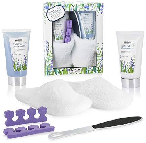 BRUBAKER Cosmetics Bade- und Fußpflege Set inkl. 1 Paar Slipper aus Teddy Plüsch Weiß - mit Lavendel & Salbei Minze Extrakten - Beauty Geschenkset Damen von BRUBAKER